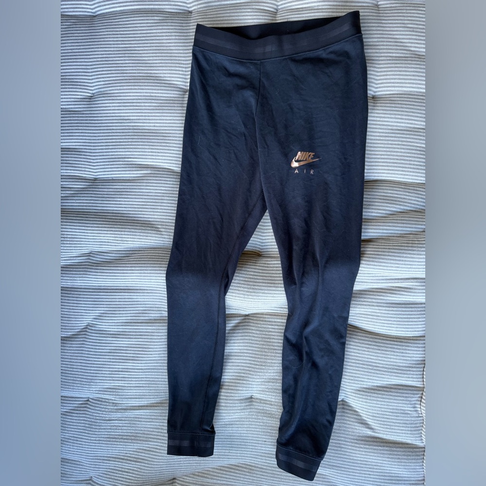 Nike women’s Black Leggings Elastic Waistband Tapered Fit